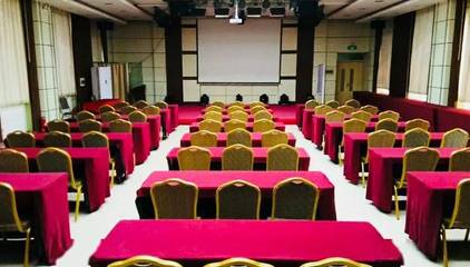 高端年會場地與專業(yè)幻燈及投影設(shè)備銷售 打造難忘企業(yè)盛典