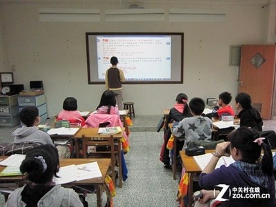 從拳打腳踢到智能互動 教育設(shè)備演進(jìn)與幻燈投影設(shè)備市場變遷