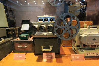 光影的傳承 老式幻燈機(jī)與幻燈投影設(shè)備市場解析